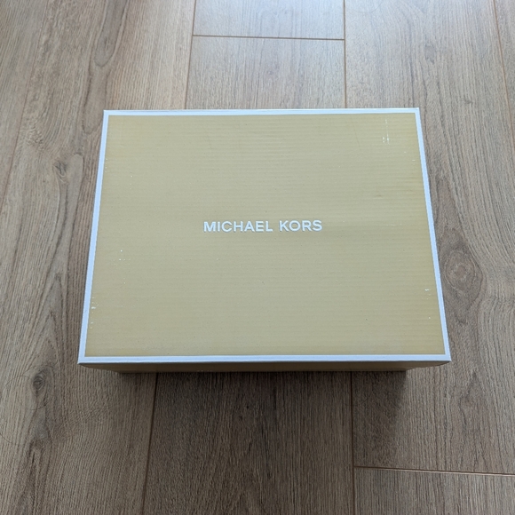 Gorgeous Nude Sandals 6 - Picture 2 of 6